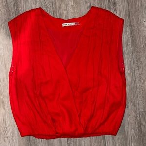 Never worn Alice & Olivia Sleeveless Top. M. Red, Pleated.
